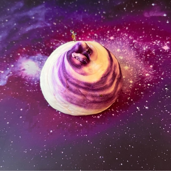 Lush A French Kiss bubble bar from the April 2024 kitchen box - Picture 2 of 4